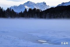 What to Wear in 2026 to Neutralize the Negative Influence of Being Born in the Year of the Horse, Lucky Stones for Women Born in 1978