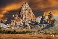 What is the fate of a person born on the 21st day of the intercalary second month in 2004