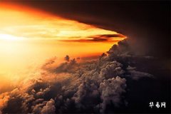 Feng Shui Principles of Placing Swords and Knives on Office Desks for Wealth Attraction