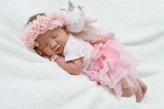 Names for Baby Girls Born in the Year of the Dragon with Water-Related Characters, What to Consider When Naming a Baby Girl