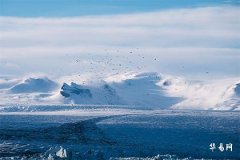 Which Gregorian month corresponds to the intercalary eleventh month? In which years does an intercalary eleventh month occur?