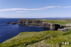 Which Side of the Entrance Should the Company Name Be Placed? The Impact of Office Door Feng Shui on Business!
