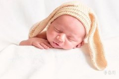 What Are the Advantages and Disadvantages of Babies Born on May 1 Labor Day