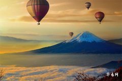 Can people born in the Year of the Pig wear a yellow jade pendant? What kind of jade is suitable for them?