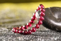 Which Zodiac Signs Should Not Wear Pearls and What Are the Feng Shui Benefits of Wearing Pearls