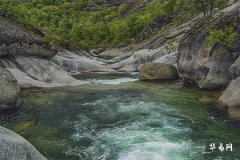 Is it good to use black as the main color for the bedroom? Taboos of door color in feng shui