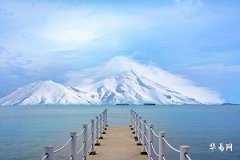 Feng Shui Taboos of Placing Large Vases in the Living Room_What Kind of Vase is Most Auspicious to Place in the Living Room