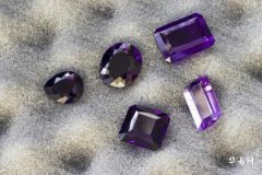 What is the February Birthstone and What Color is the February Birthstone