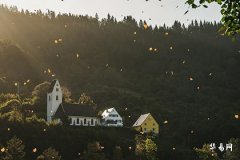 Feng Shui of Cutting Up Old Clothes: How to Dispose of Old Clothes in a Lucky Way