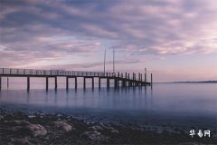 What does it mean to break chopsticks_ Does a broken chopstick foretell death