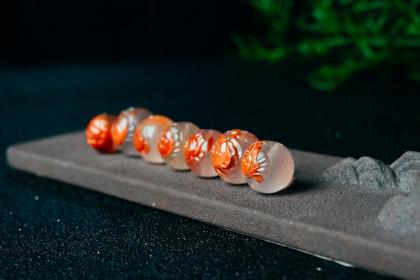 What Are the Considerations for Hanging Ornaments in the Living Room