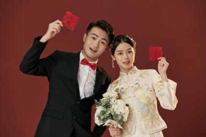 Are women born in the Dog Hour compatible with men born in the Horse Hour? Are they compatible in marriage?