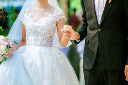 What does Si Hour mean? Is a woman born in the Si Hour compatible with a man born in the Chen Hour for marriage?