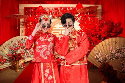 Is it good for a man born in the Pig hour to marry a woman born in the Dragon hour? How compatible are they?