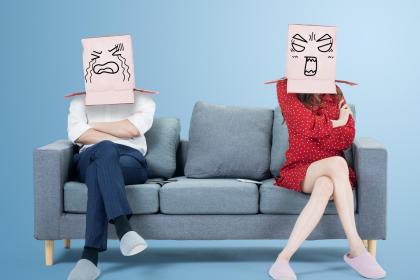 Will a man born in the Year of the Rooster and a woman born in the Year of the Snake get divorced? What behaviors of her husband does a woman born in the Year of the Snake dislike?