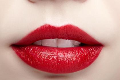 <b>Dreaming of Losing Many Teeth</b>